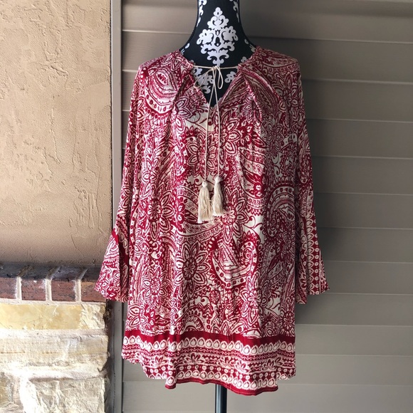 Umgee Dresses & Skirts - Red paisley bell sleeve dress